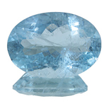 Aquamarin mit deutlichen Einschluessen - heavily included aquamarine