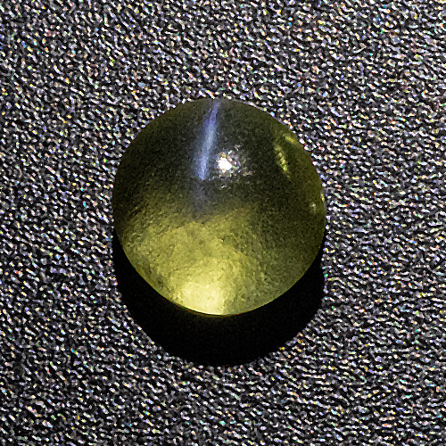 Chrysoberyl cat´s eye from Brazil. 1.03 Carat. Polish leaves room for improvement, which, in this case, actually is an advantage as it further enhances the cat´s eye