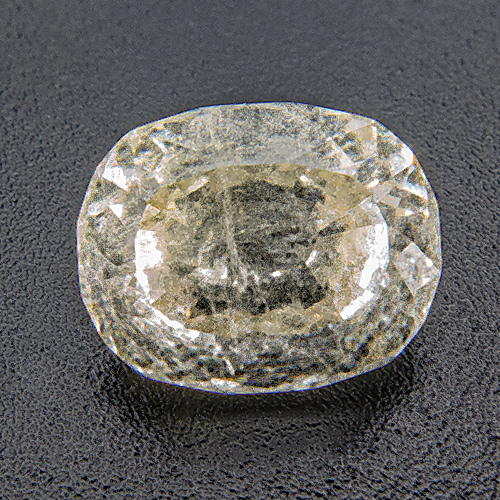Hessonit Granat aus Kanada. 2,99 Karat. Aus der Jeffrey Mine in Asbestos, Kanada.