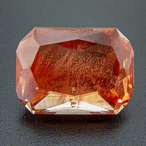 Oregon sunstone from United States. 6.2 Carat. Octagon, very, very distinct inclusions