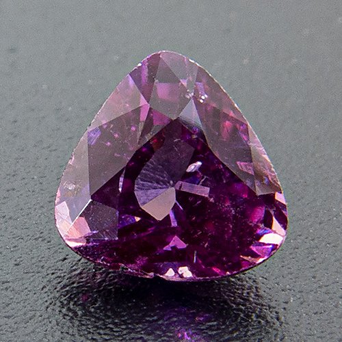 Saphir violett aus Sri Lanka. 0,84 Karat. Gefunden Mitte der 1980er Jahre.
