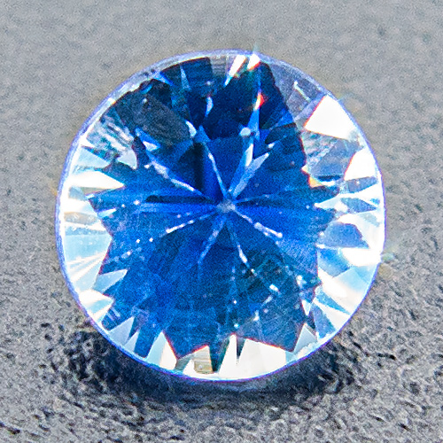 Sapphire. 1 Piece. Brilliant, very very small inclusions