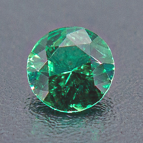 Emerald from Zambia. 1 Piece. Brilliant, distinct inclusions