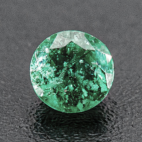 Emerald from Brazil. 1 Piece. Round, very distinct inclusions