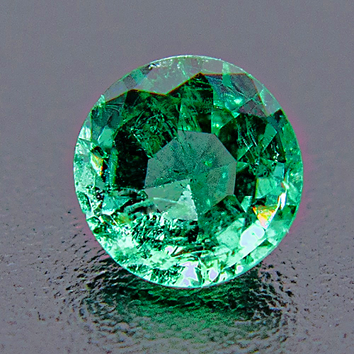 Emerald from Zambia. 1 Piece. Round, distinct inclusions