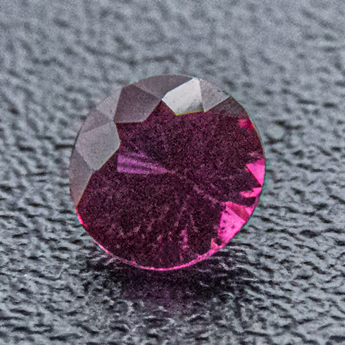 Pink sapphire. 1 Piece. Brilliant, very very small inclusions