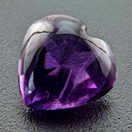 Amethyst from Zambia. 1 Piece. Bufftop Heart, small inclusions