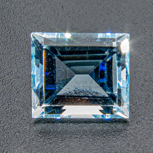Aquamarin from Nigeria. 2.32 Carat. Baguette, very very small inclusions