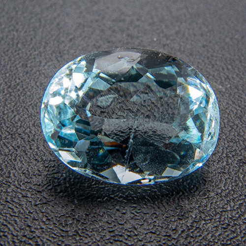 Aquamarine from Brazil. 0.9 Carat. Oval, small inclusions
