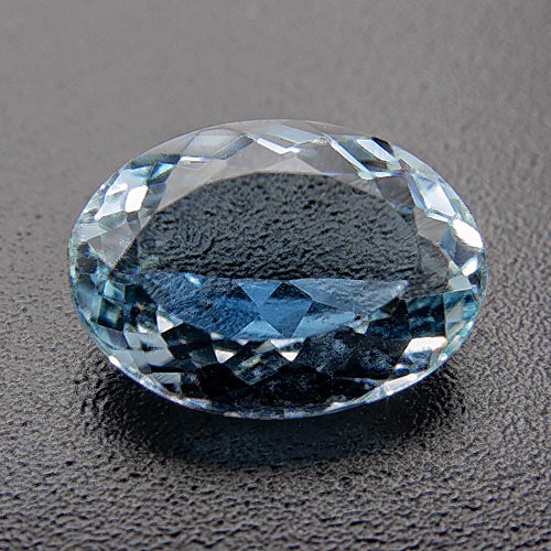 Aquamarine from Brazil. 1.29 Carat. Oval, small inclusions