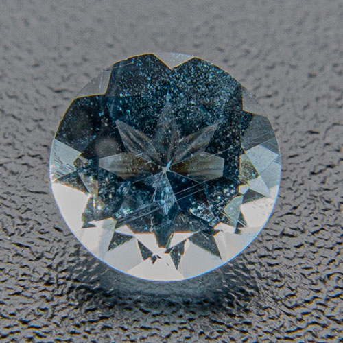 Aquamarine. 1 Piece. Round, distinct inclusions