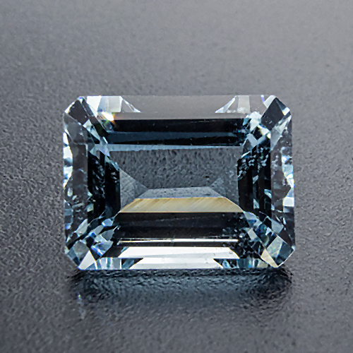 Aquamarin from Brazil. 2.42 Carat. Emerald Cut, very very small inclusions