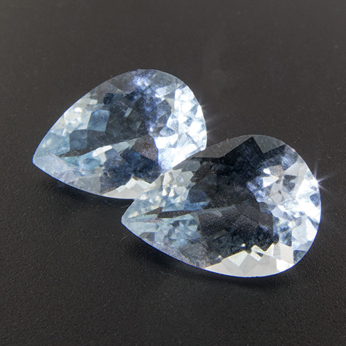 Aquamarine from Brazil. 2.9 Carat. Pear, very small inclusions
