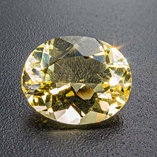 Golden Beryl from Brazil. 1 Piece. Oval, very very small inclusions