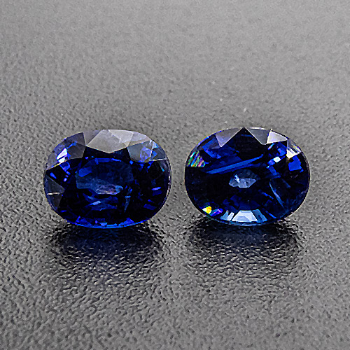 Sapphire. 0.89 Carat. Fine quality, very well matched pair