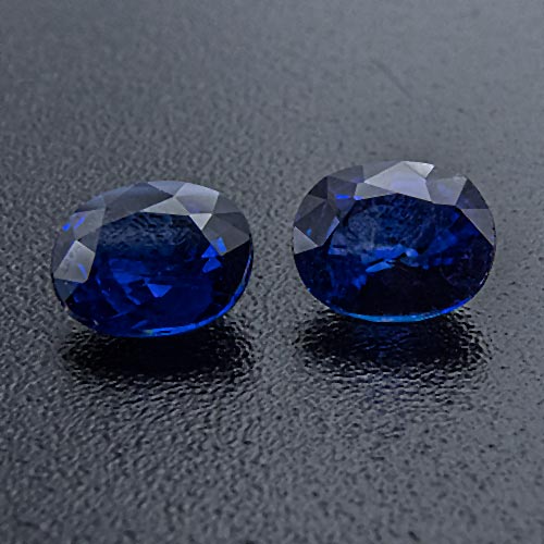 Sapphire from Thailand. 0.75 Carat. Very small difference in size will be inconspicuous in earrings.
4.4x3.7 & 4.3x3.6mm