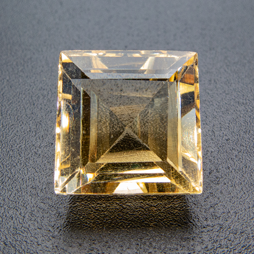 Citrine from Brazil. 1 Piece. Square, very very small inclusions