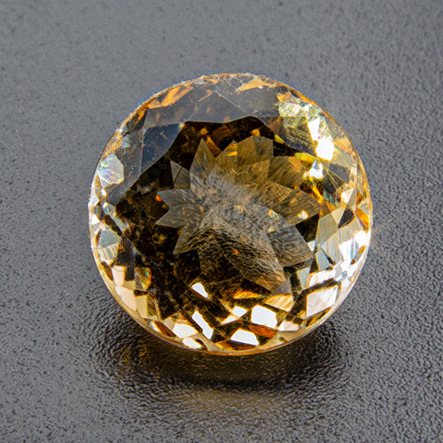 Citrine from Brazil. 1 Piece. All stones in this lot show colour zoning, typical for quartz. However, the zoning is hardly ever as pronounced as on the photo.