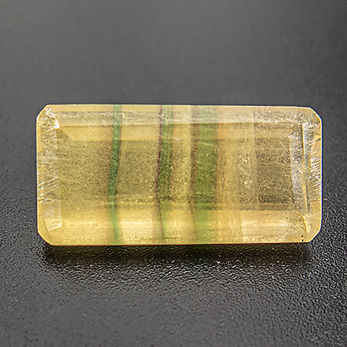 Fluorit aus Argentinien. 14,08 Karat. Smaragdschliff, transluzent