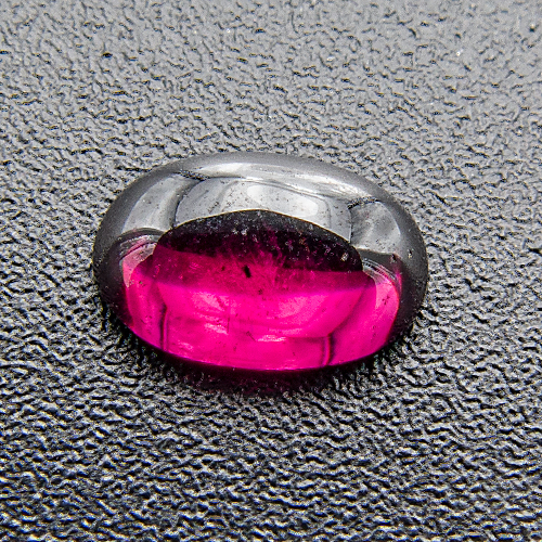 Rhodolite Garnet from India. 1 Piece. Cabochon Oval, very small inclusions