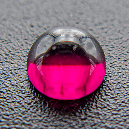 Rhodolite Garnet from India. 1 Piece. Cabochon Round, very small inclusions