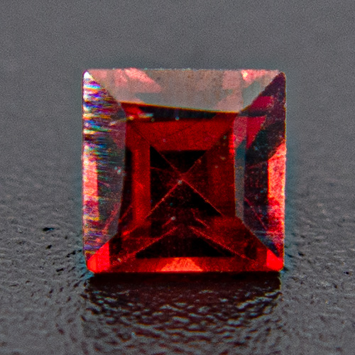 Pyrope Garnet from India. 1 Piece. Beautiful orang red colour. Somewhat sloppily cut and not always exactly 3.0x3.0mm
