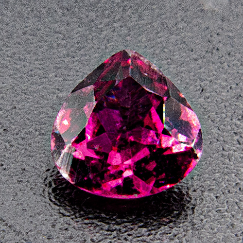 Rhodolite Garnet from India. 1 Piece. Pear, very very small inclusions