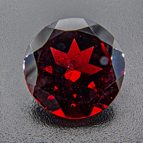 Rhodolite Garnet from India. 4.16 Carat. Round, very very small inclusions