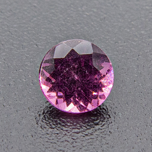 Rhodolite Garnet from India. 1 Piece. Round, very very small inclusions