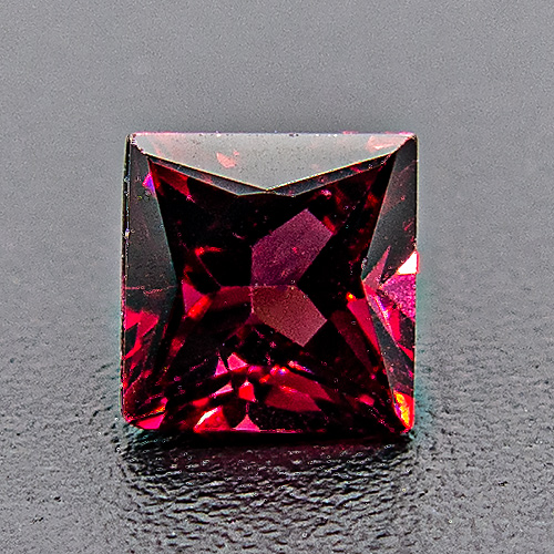 Rhodolite Garnet from India. 1 Piece. Square Princess, very very small inclusions