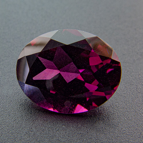 Rhodolite Garnet from India. 1 Piece. Selected quality, fine colour, not too dark, no brownish tinge