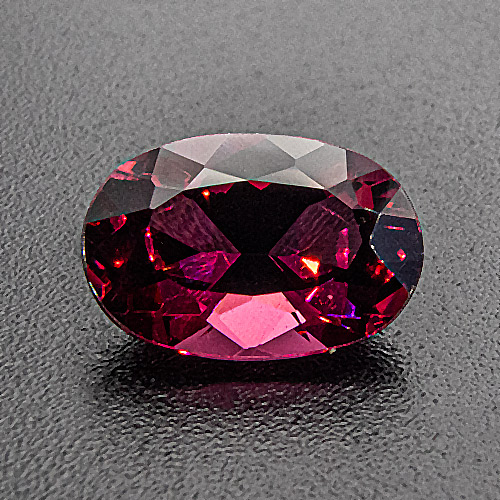 Rhodolite garnet from Tanzania. 1.96 Carat. Oval, very small inclusions