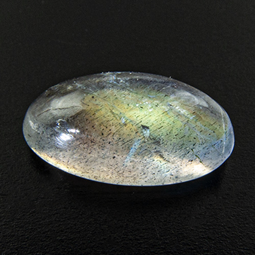 Spectrolite from Madagascar. 1.76 Carat. Cabochon Oval, very distinct inclusions