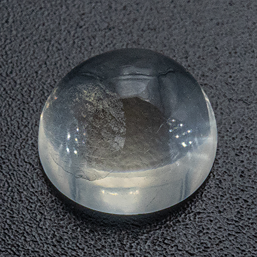 Mondstein aus Sri Lanka. 1,69 Karat. Cabochon Rund, kleine Einschlüsse
