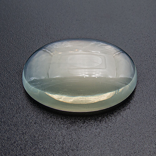Green Moonstone from India. 25.16 Carat. A truly fine specimen. Well cut, highly transparent and with a very good cat´s eye.