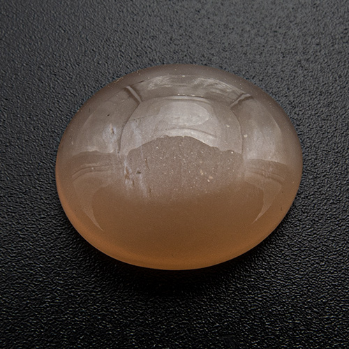 Moonstone from India. 11.67 Carat. Good cat´s eye in single spotlight or sunlight