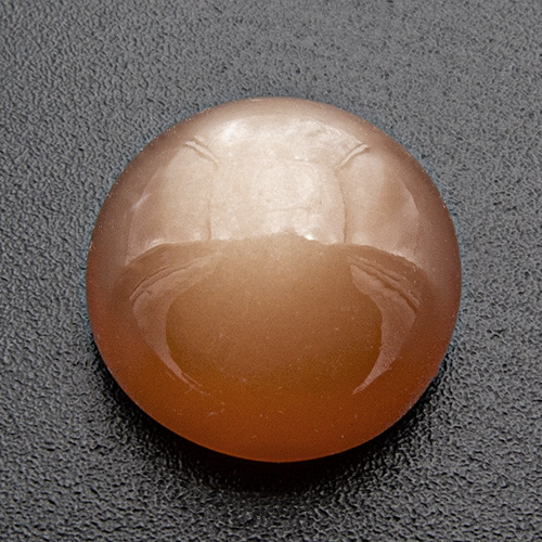 Moonstone from India. 1 Piece. Deep orange colour, with good cat´s eye