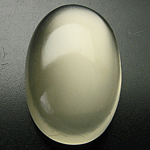Green Moonstone from India. 9.73 Carat. Good transparency, nice cat´s eye