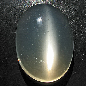 Moonstone from India. 12.3 Carat. with 

nicely glittering ilmenite (?) inclusions