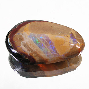 Boulder Opal aus Australien. 6,72 Karat. Cabochon Tropfen, opak