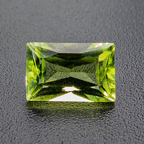 Peridot. 1 Piece. Baguette Princess, very very small inclusions