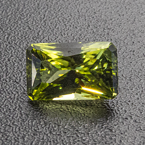 Peridot. 0.36 Carat. Radiant, very very small inclusions