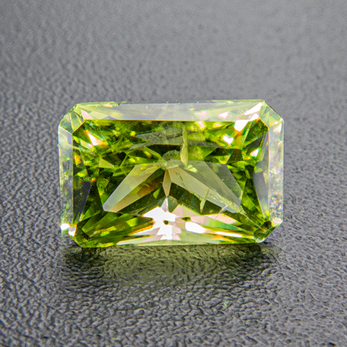 Peridot. 0.86 Carat. Radiant, very small inclusions