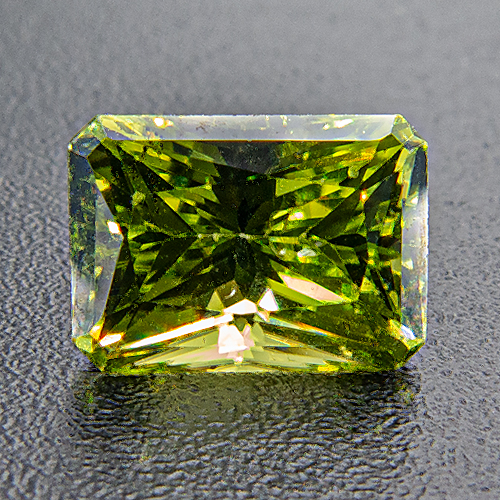 Peridot. 0.9 Carat. Radiant, very small inclusions