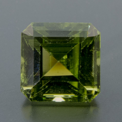 Peridot from Myanmar. 1 Piece. Emerald Cut, small inclusions
