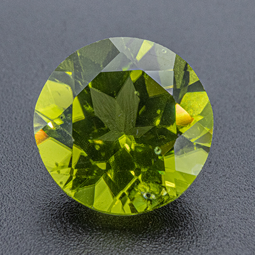 Peridot. 6.19 Carat. Round, very small inclusions