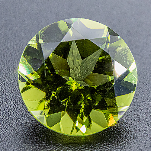 Peridot. 1 Piece. Round, very small inclusions