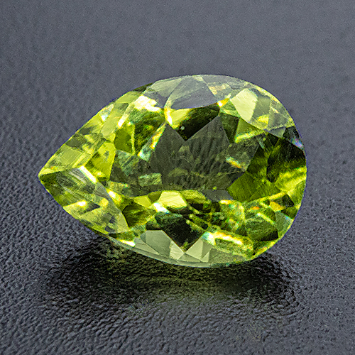 Peridot. 1 Piece. Pear, very very small inclusions