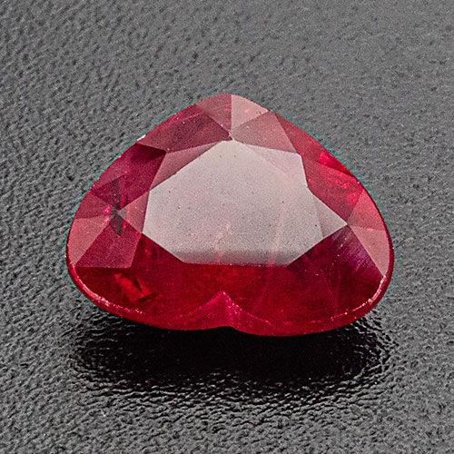 Ruby from Mozambique. 1.03 Carat. Shallow pavilion. Looks much heavier and much more costly...