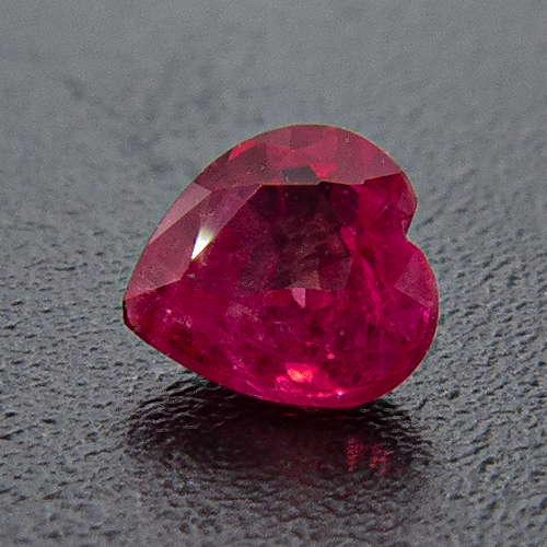 Ruby from Myanmar. 1 Piece. Heart, very distinct inclusions